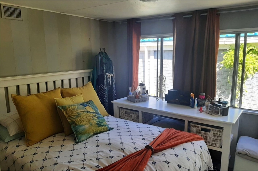 1 Bedroom Property for Sale in Bonza Bay Eastern Cape